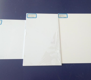 Baltas standus PVC lapas